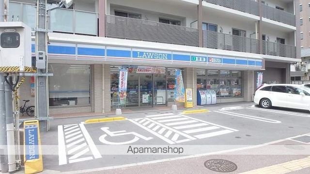 コンビニ　ローソン（コンビニ）まで751m