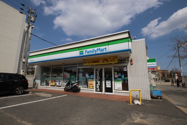 コンビニ　ファミリーマート 自由ケ丘店（コンビニ）まで166m