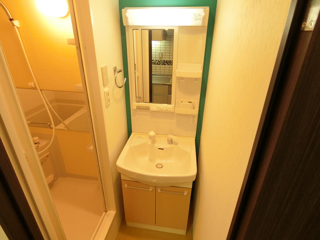洗面設備　別部屋のタイプのため現状を優先します。