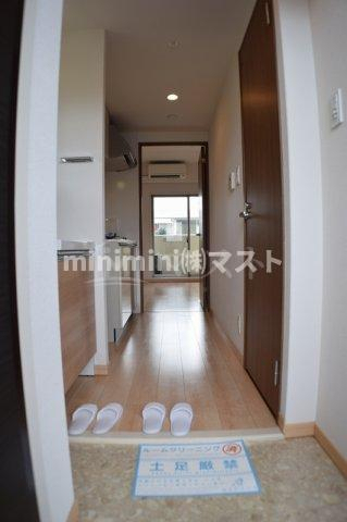 玄関　※同マンション別間取り参考写真です