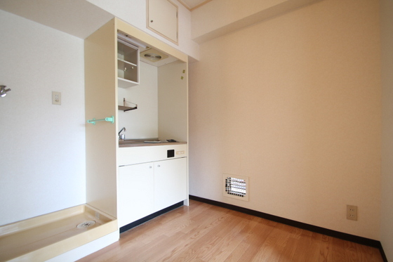居室・リビング　＊別部屋のお写真です。