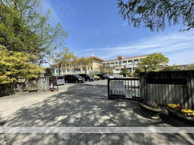 中学校　奈良市立二名中学校（中学校）まで162m