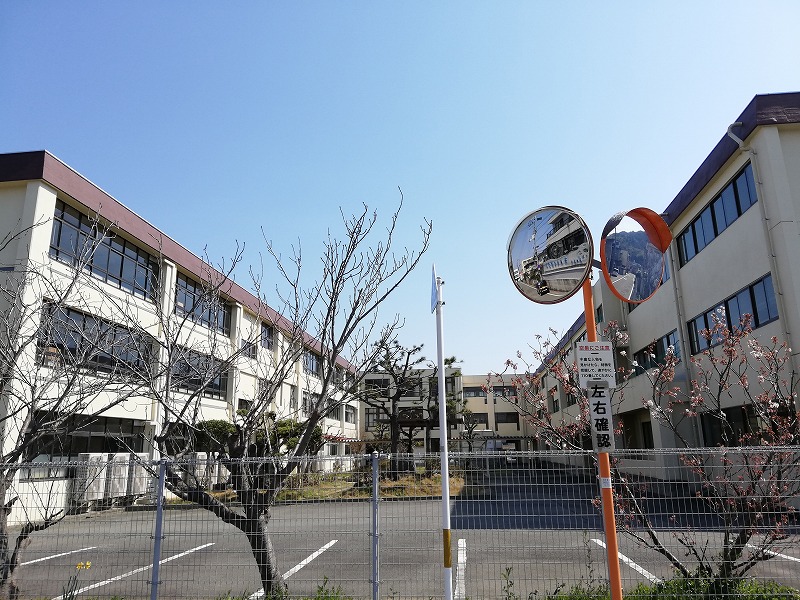 中学校　徳島市立加茂名中学校（中学校）まで866m
