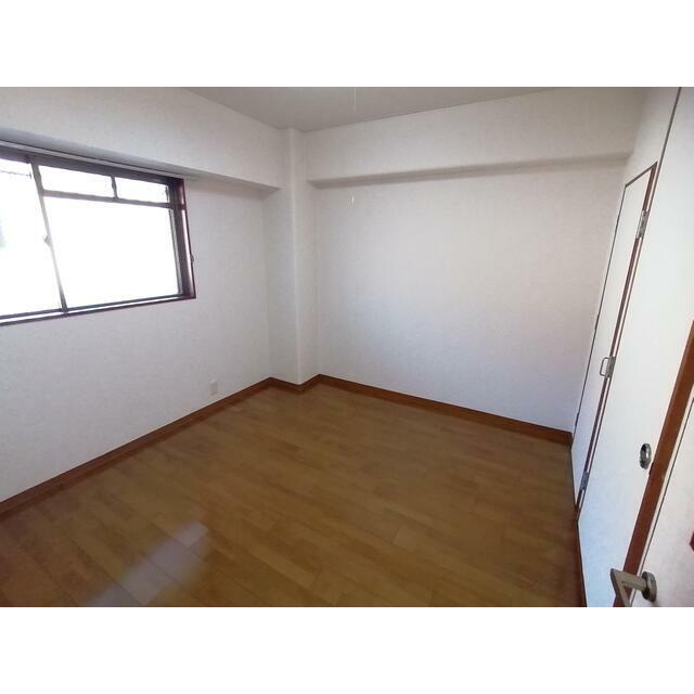 その他部屋・スペース　洋室約６帖（左側）