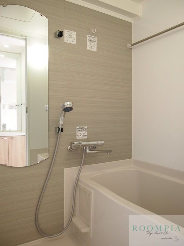 バス・シャワールーム　※同タイプの別のお部屋です。