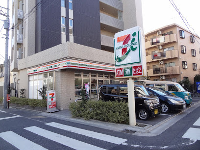 コンビニ　セブンイレブン（コンビニ）まで695m