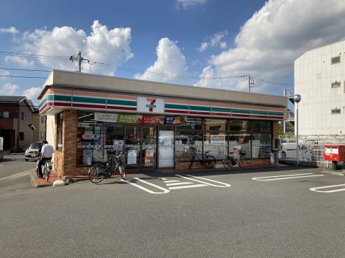 コンビニ　セブンイレブン 横浜中川８丁目店（コンビニ）まで1463m