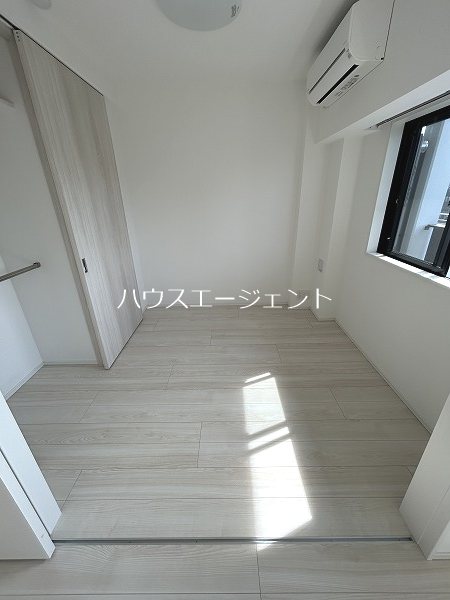 その他部屋・スペース　エアコンと収納ございます