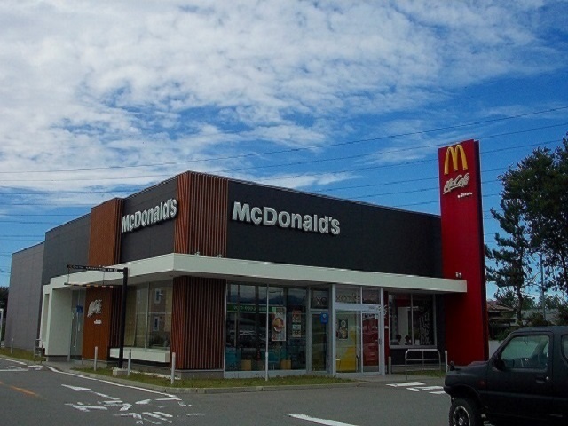 飲食店　マクドナルド　飯島店（飲食店）まで900m