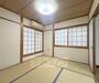 居室・リビング　落ち着いた雰囲気の和室です。