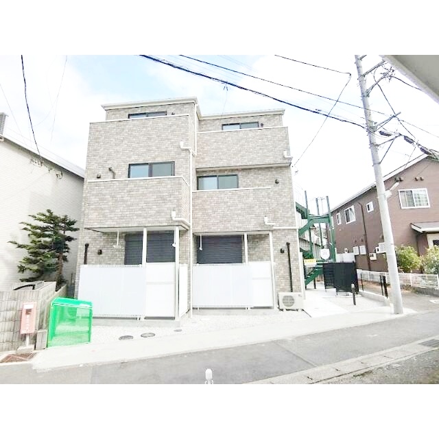 建物外観　人気の鎌倉エリア♪野外シャワー付き♪