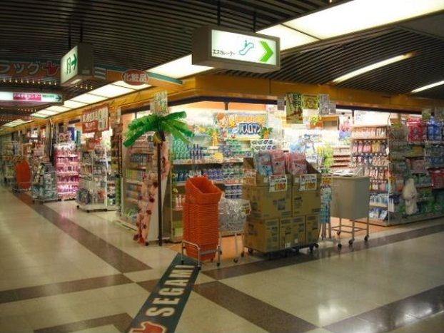 ドラックストア　ドラッグセガミあべのベルタ店（ドラッグストア）まで107m