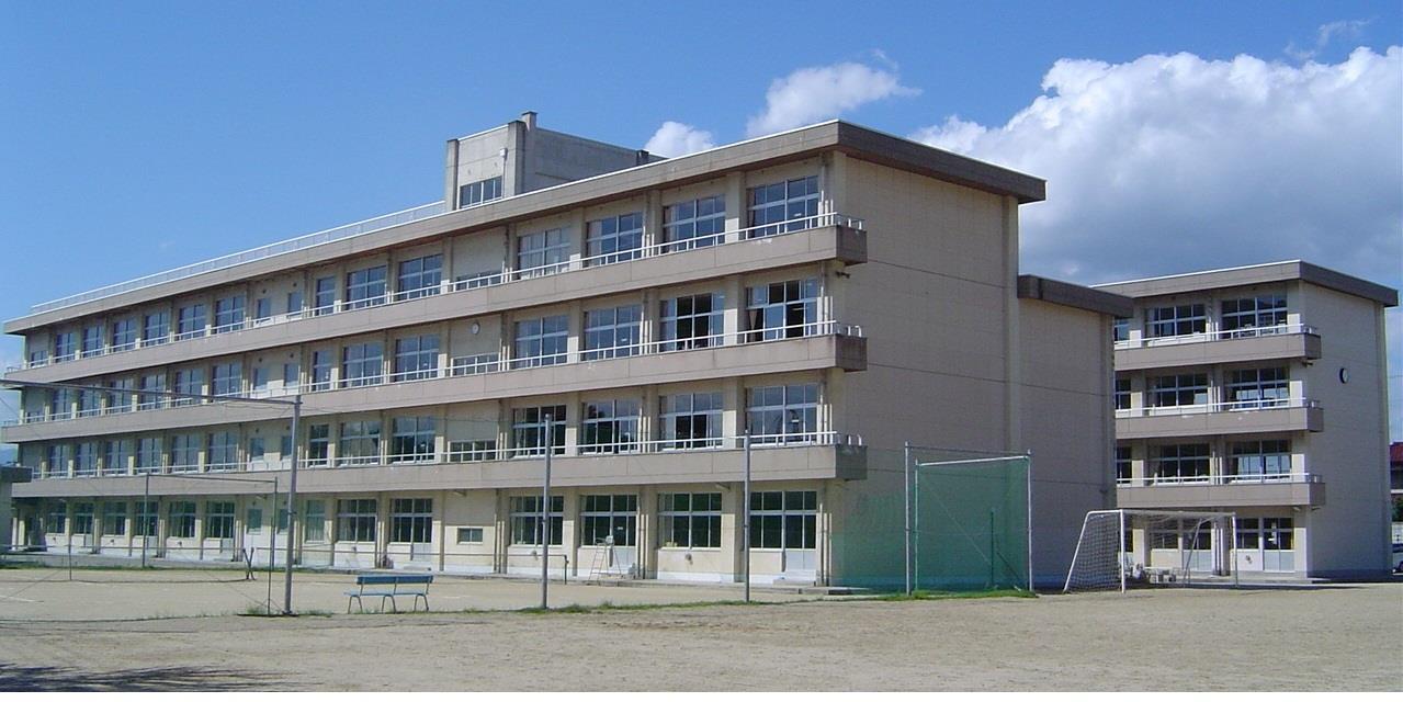 中学校　行健中学校（中学校）まで1200m