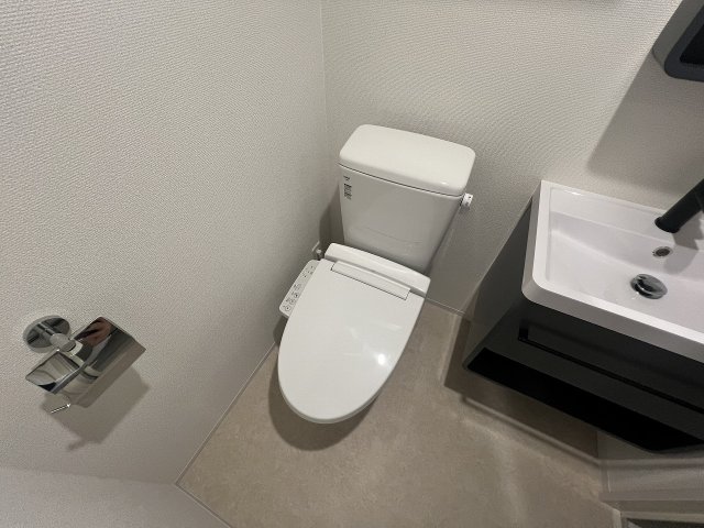 トイレ　※カラータイプは写真と異なります。