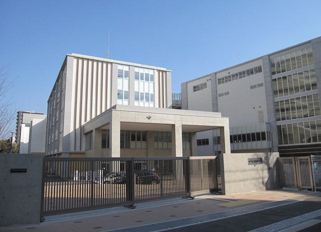 中学校　神戸市立湊翔楠中学校（中学校）まで554m