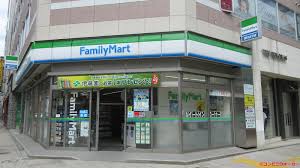 コンビニ　ファミリーマート札幌南2条西7丁目店（コンビニ）まで200m