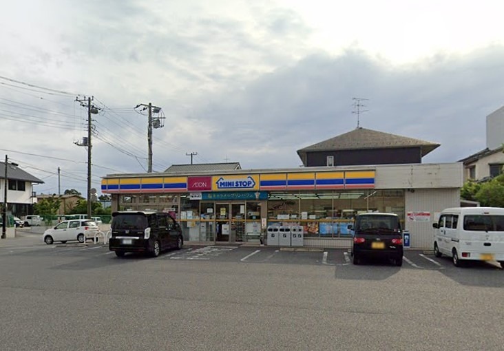 コンビニ　ミニストップ 木更津富士見店（コンビニ）まで709m