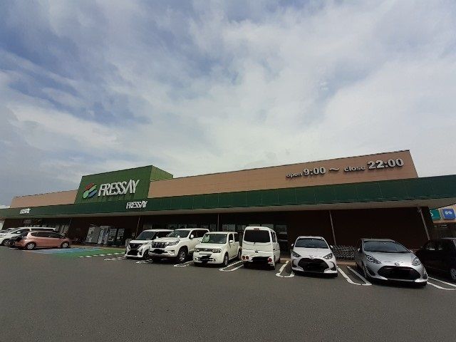 スーパー　フレッセイ富塚店（スーパー）まで800m