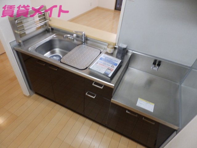 キッチン　同物件別部屋、左右反転タイプの参考写真です。