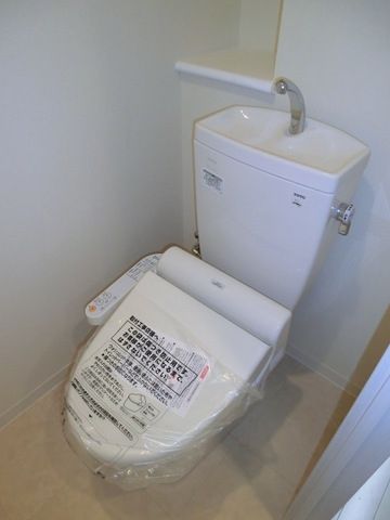 トイレ　洗浄機能付き便座