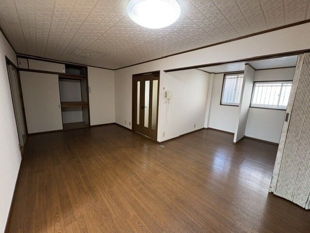 居室・リビング　こちらの居間で趣味の時間をお楽しみください