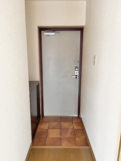 ホワイトタウン瀬山の玄関写真