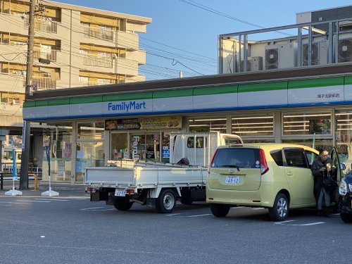 コンビニ　ファミリーマート 鳴子北駅前店（コンビニ）まで302m