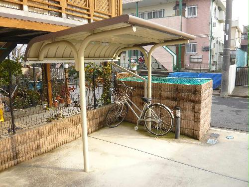 その他　専用の屋根付き駐輪場もあります。