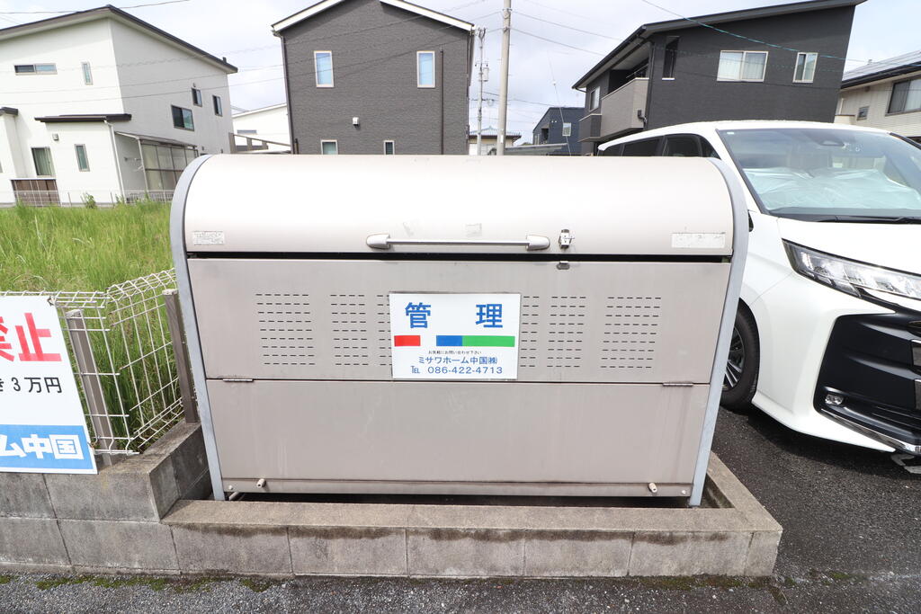 その他　敷地内にはゴミ置き場もあってとっても便利♪