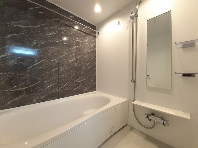 バス・シャワールーム　落ち着いた空間のお風呂です