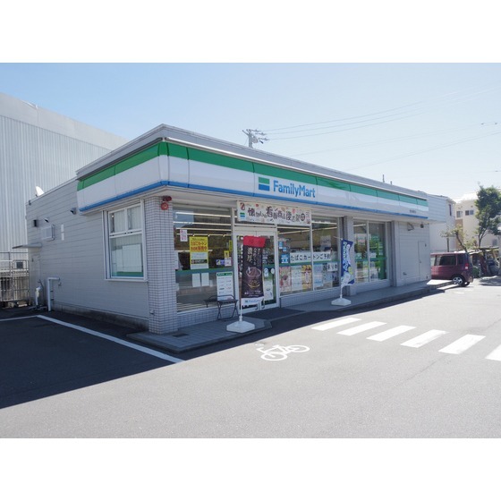 コンビニ　ファミリーマート岡谷塚間町店（コンビニ）まで370m