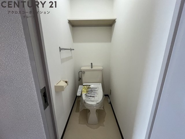 トイレ　温水洗浄便座付きのトイレです♪
