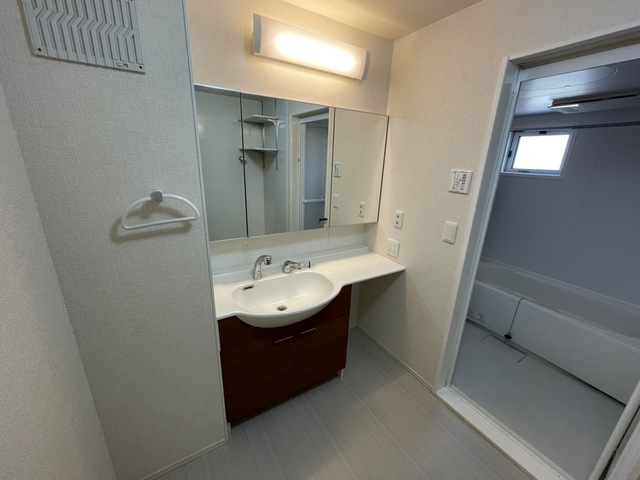 洗面設備　別部屋参考写真です