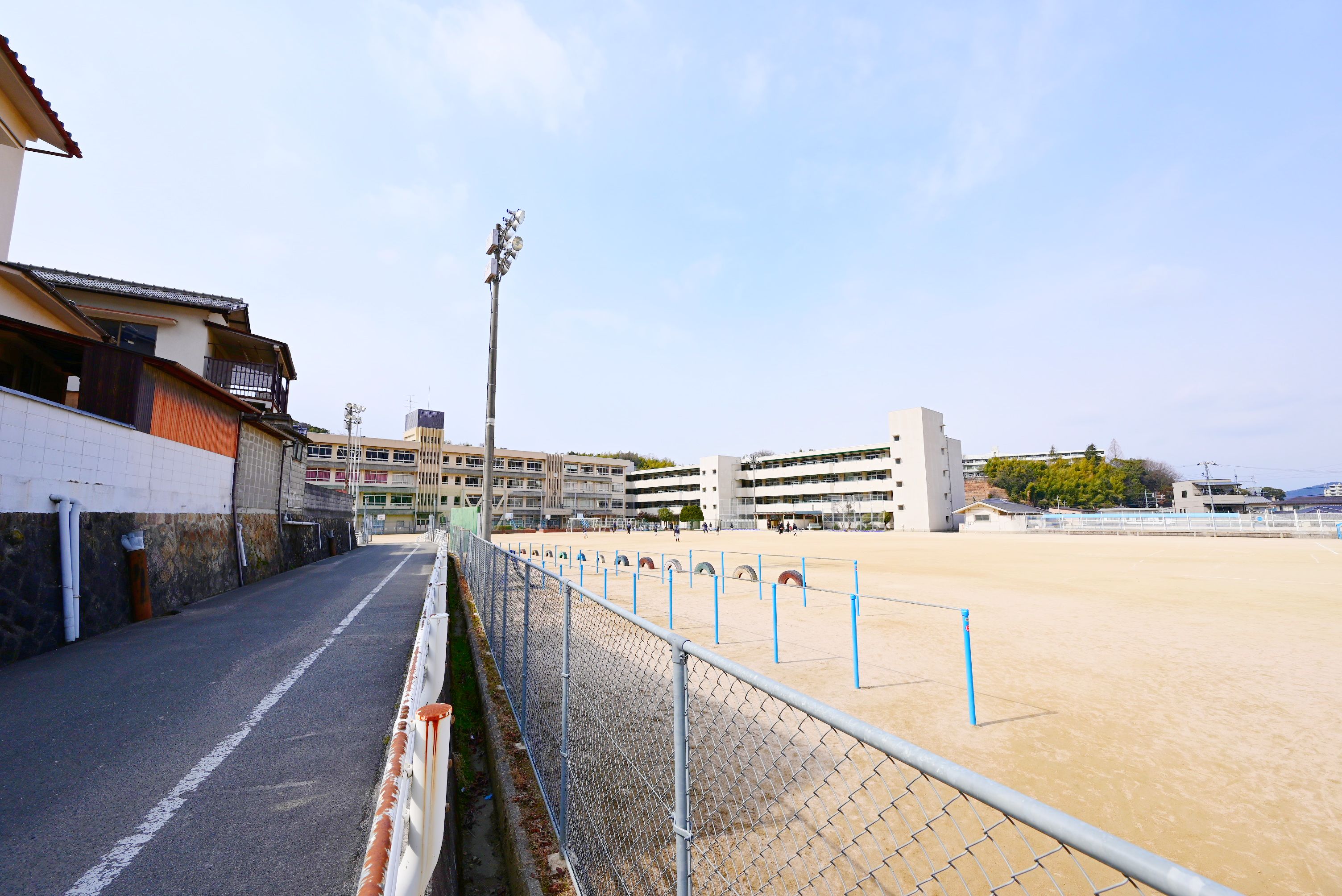小学校　広島市立矢野小学校（小学校）まで892m