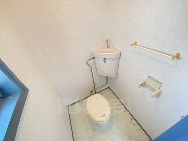 京阪本線 御殿山駅 徒歩9分 2階建 築53年のトイレ写真