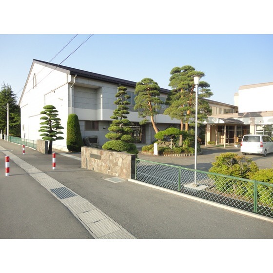 小学校　安曇野市立豊科南小学校（小学校）まで605m