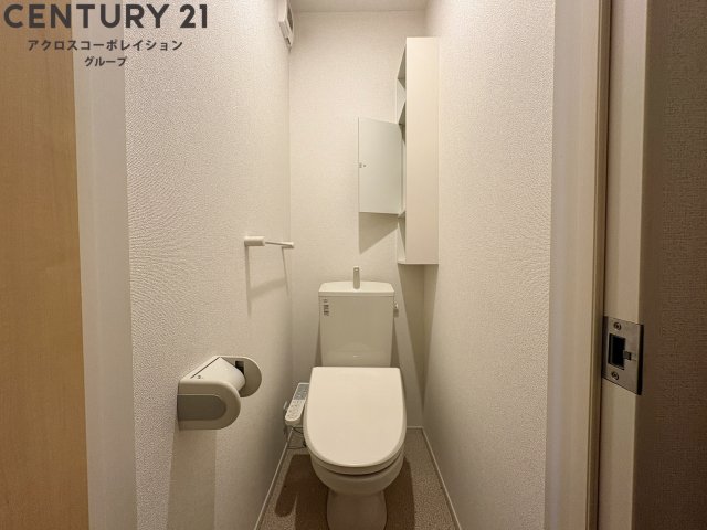 トイレ　温水洗浄便座付きのトイレです♪