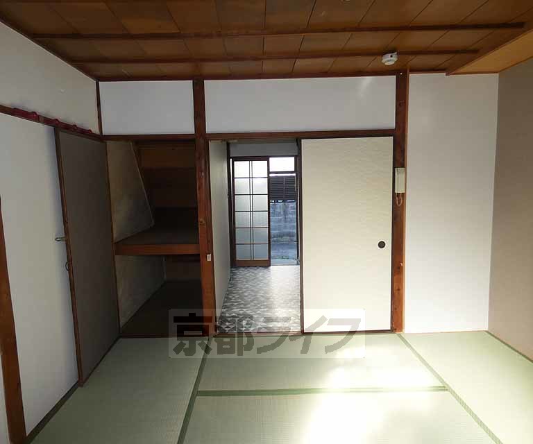 西九条豊田町貸家の居間写真