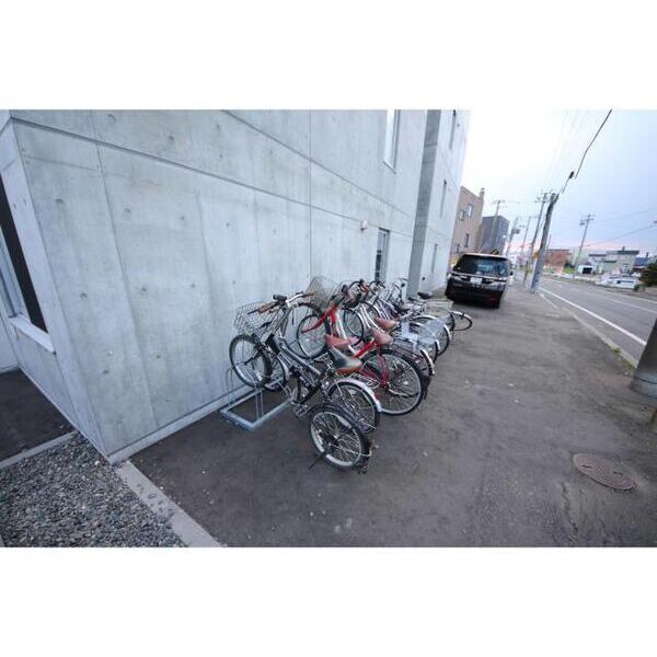 その他共有部分　敷地内には自転車置き場を用意しました♪