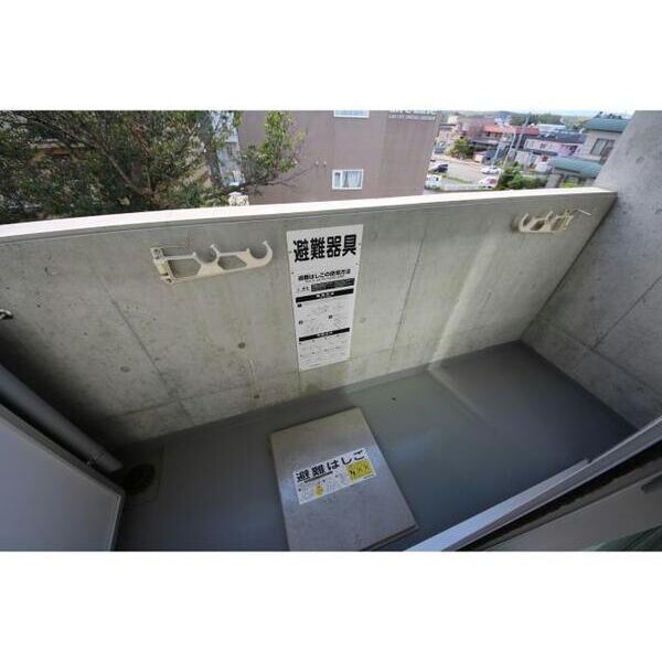 バルコニー　洗濯物干しなどに役立つバルコニー付きのお部屋♪