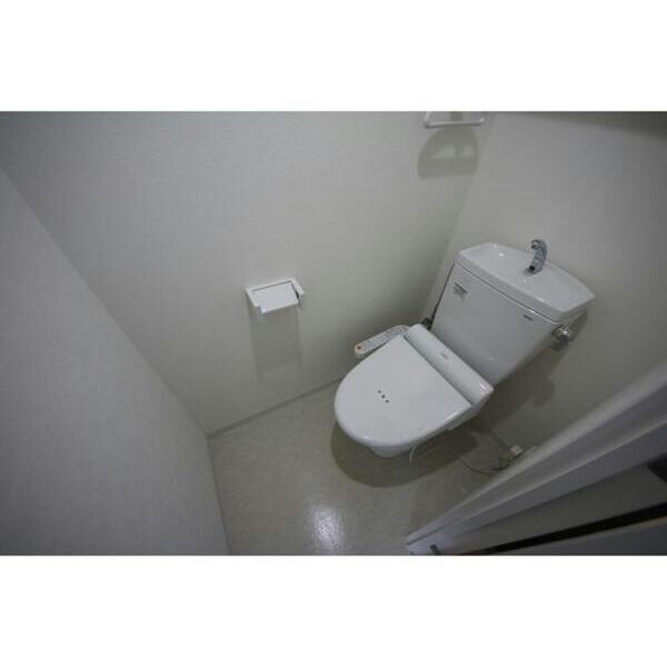 トイレ　清潔感のあるウォシュレット付きのトイレです♪