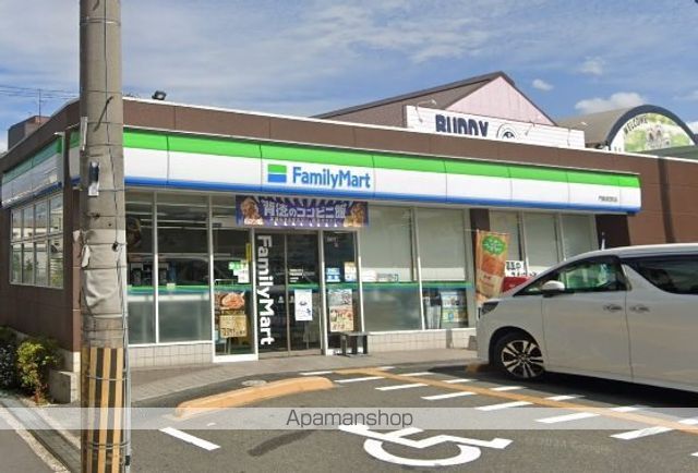 コンビニ　ファミリーマート（コンビニ）まで1367m