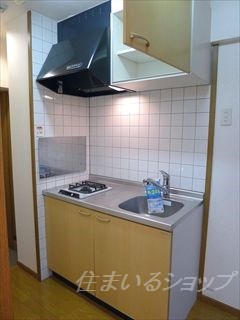 キッチン　１口ガスコンロ・浄水器一体型シャワー水栓