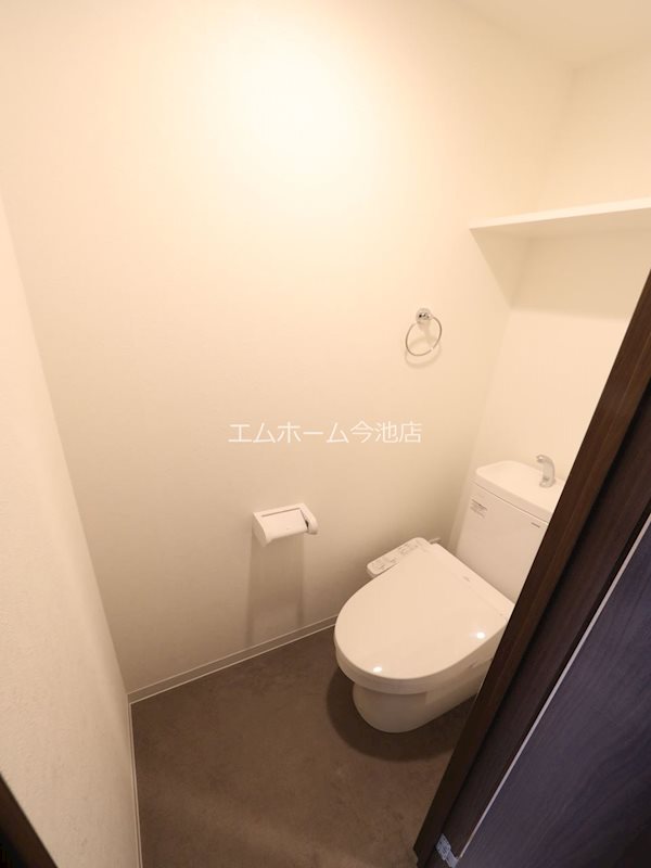 トイレ　温水暖房洗浄便座付トイレ