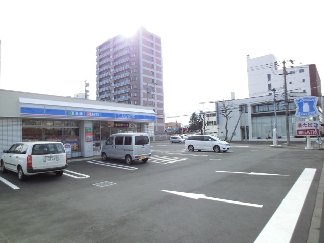 コンビニ　ローソン札幌本郷通七丁目店（コンビニ）まで156m