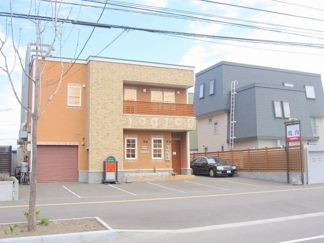 飲食店　焼肉ダイニングたけおか（飲食店）まで896m
