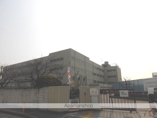 中学校　高槻市立如是中学校（中学校）まで1555m