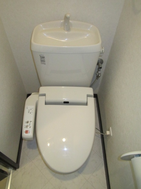 地下鉄空港線 姪浜駅 徒歩9分 2階建 築18年のトイレ写真