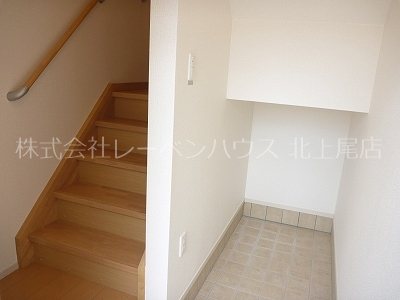 玄関　玄関土間に物が置けて便利