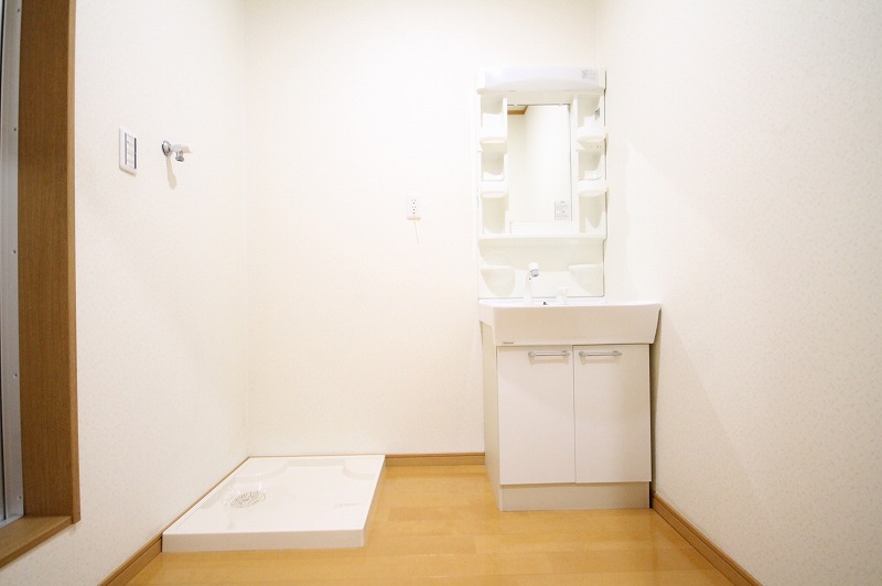 洗面設備　コンパクトで使いやすい洗面所
